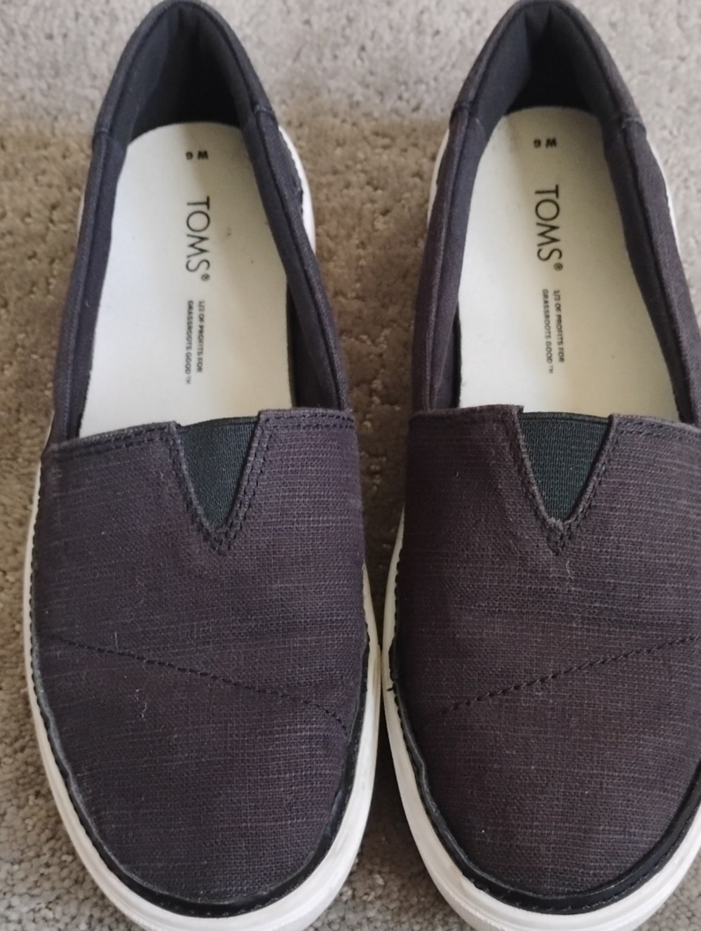 Toms Black Canvas Loafer. Women's Size 6.  Good Condition
